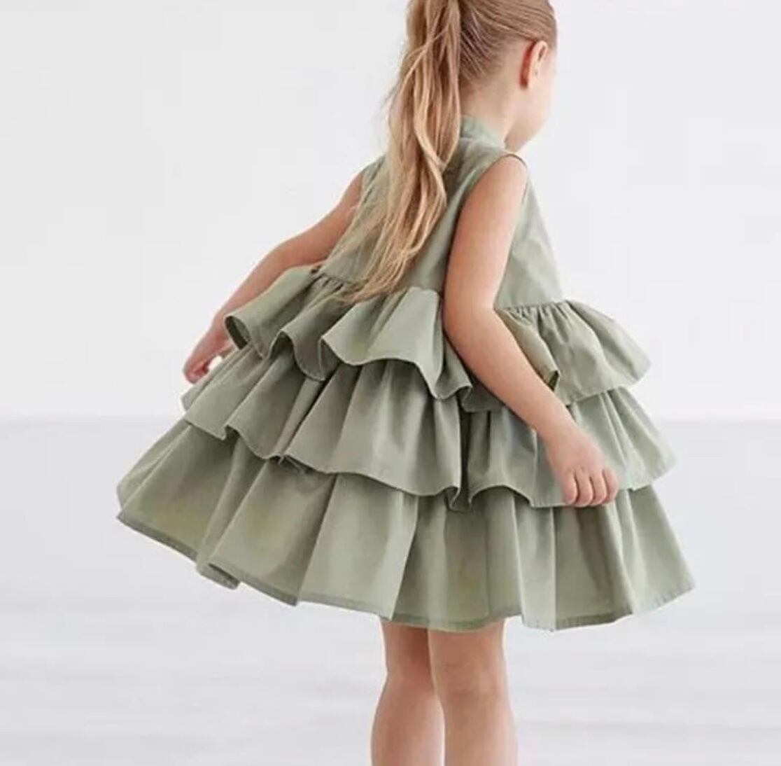 商品番号729 ボリューム三段フリルワンピース Tuery Kids
