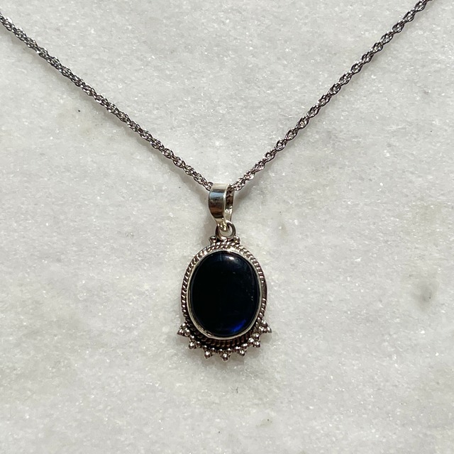 【超美石】ラブラドライト　ペンダント　（チェーンつき）　2286