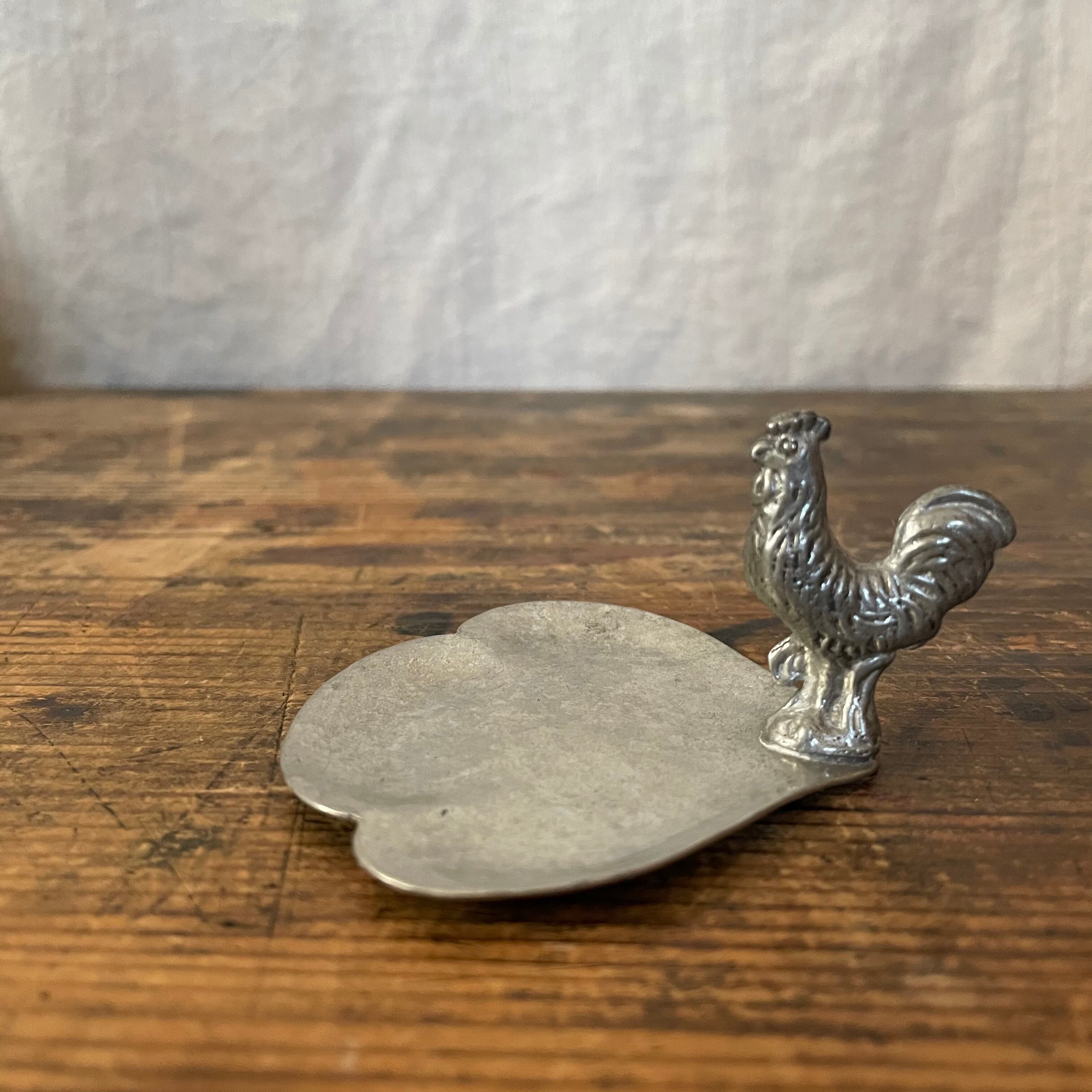 ニワトリのいるトレイ