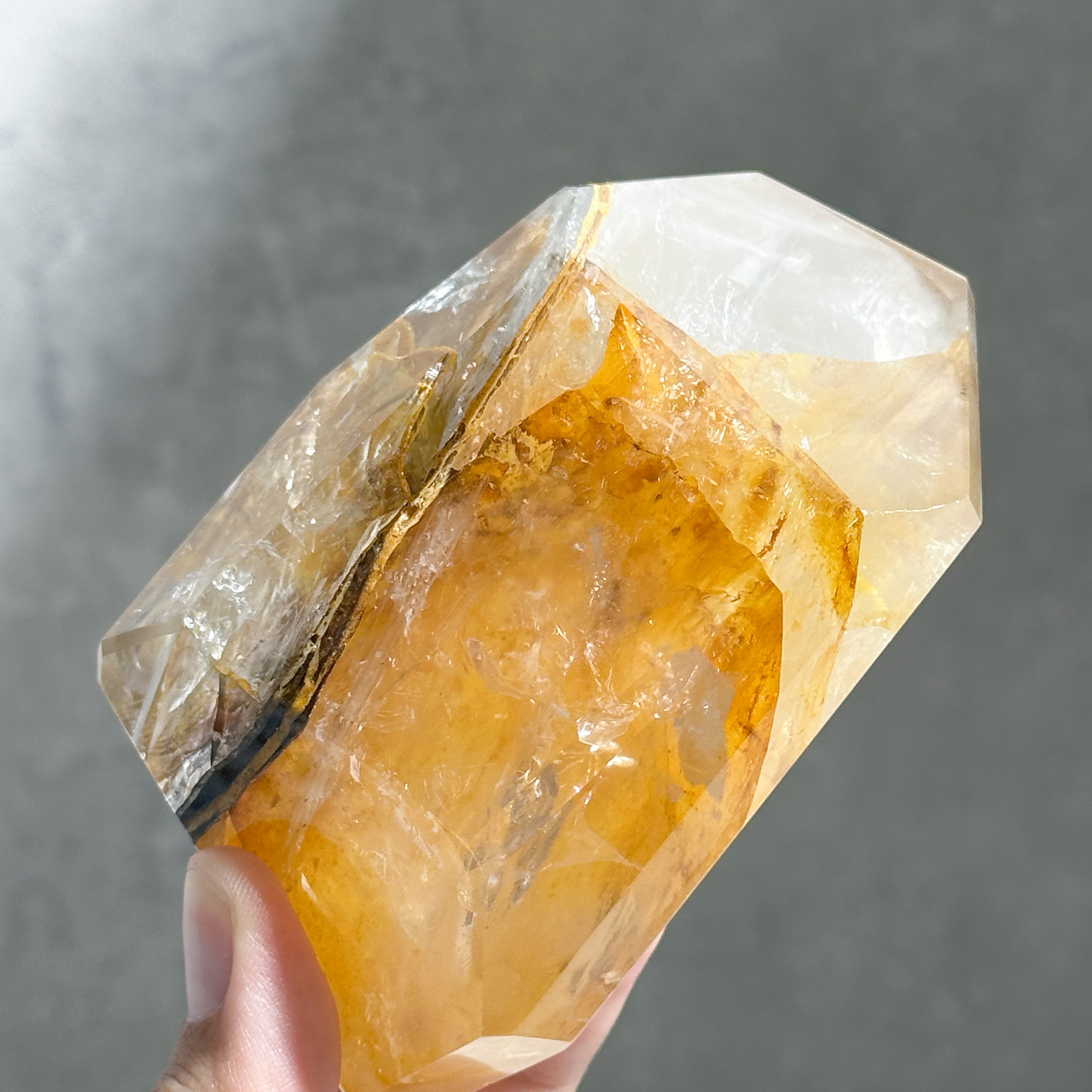 水晶(ゴールデンヒーラー共生)　龍　彫り物 ミナスジェライス産ゴールデンヒーラー フリーフォーム62◇ Golden