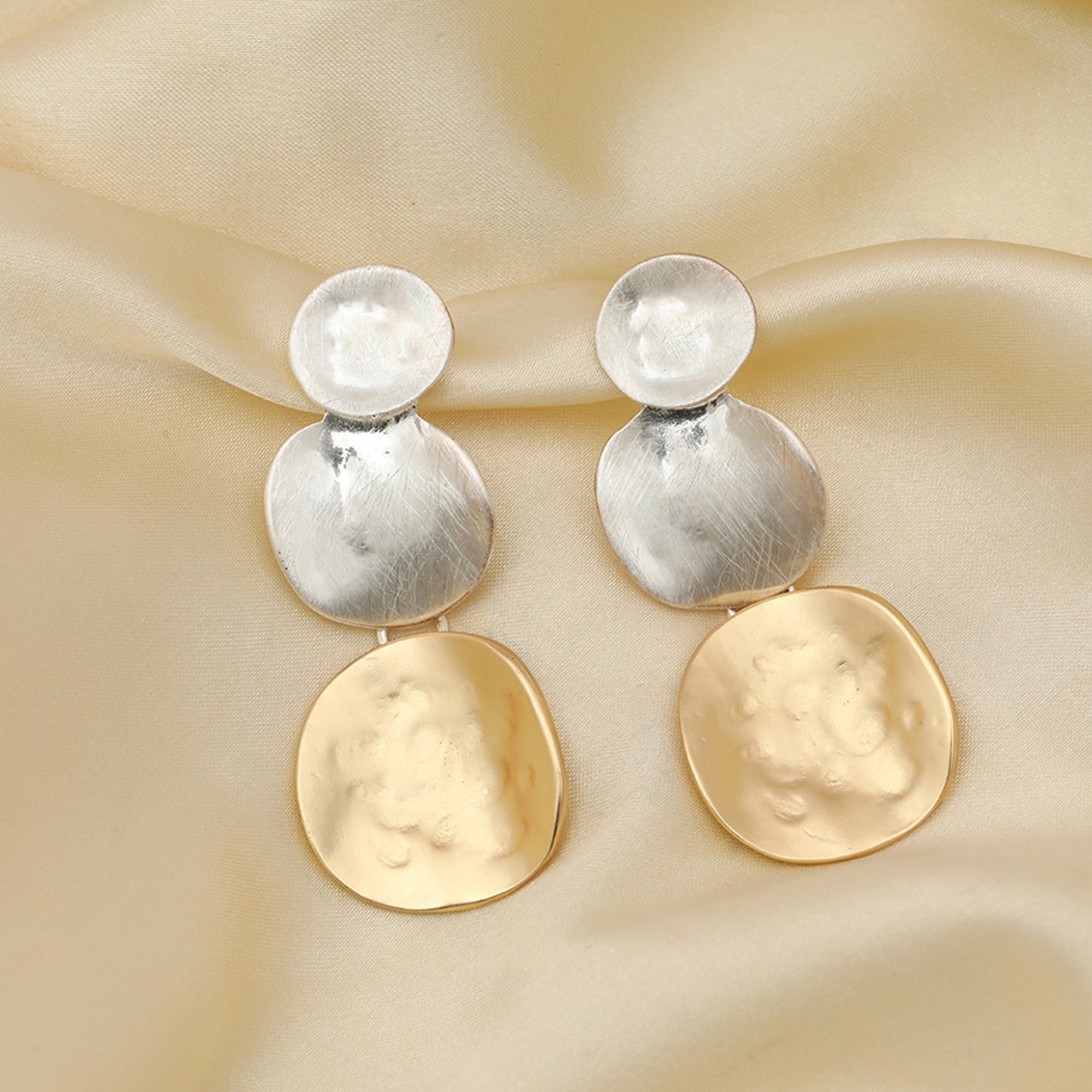 Triple Circle Earrings / トリプル サークル ピアス