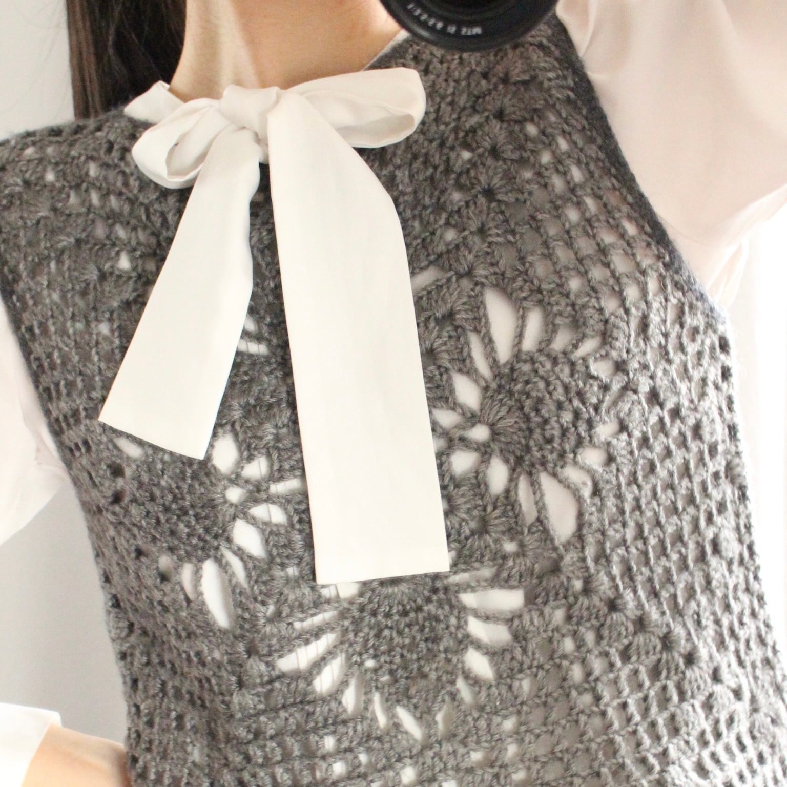 ハンドニットかぎ編みベスト グレー