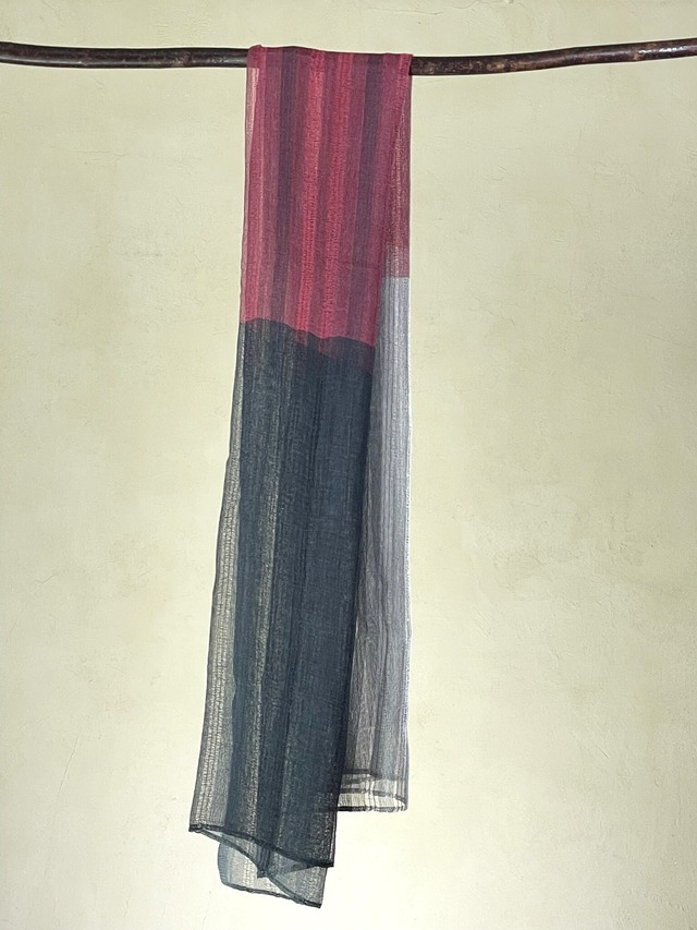 絹からみ織り布（ストール) ～深黒×赤×薄灰色～　Silk leno weaving cloth (scarf) ～ dark black × red × light gray～