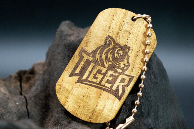 【黄金の木】御蔵島 金桑 ドッグタグ 象嵌 TIGER