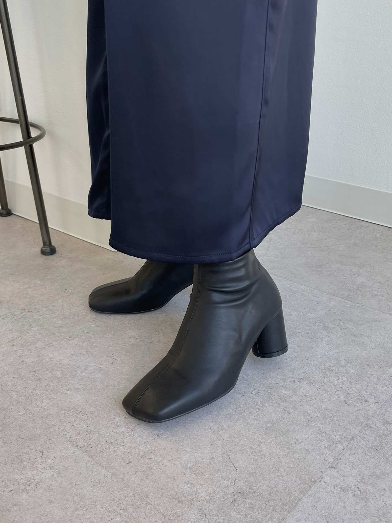 center stitch column heel boots
