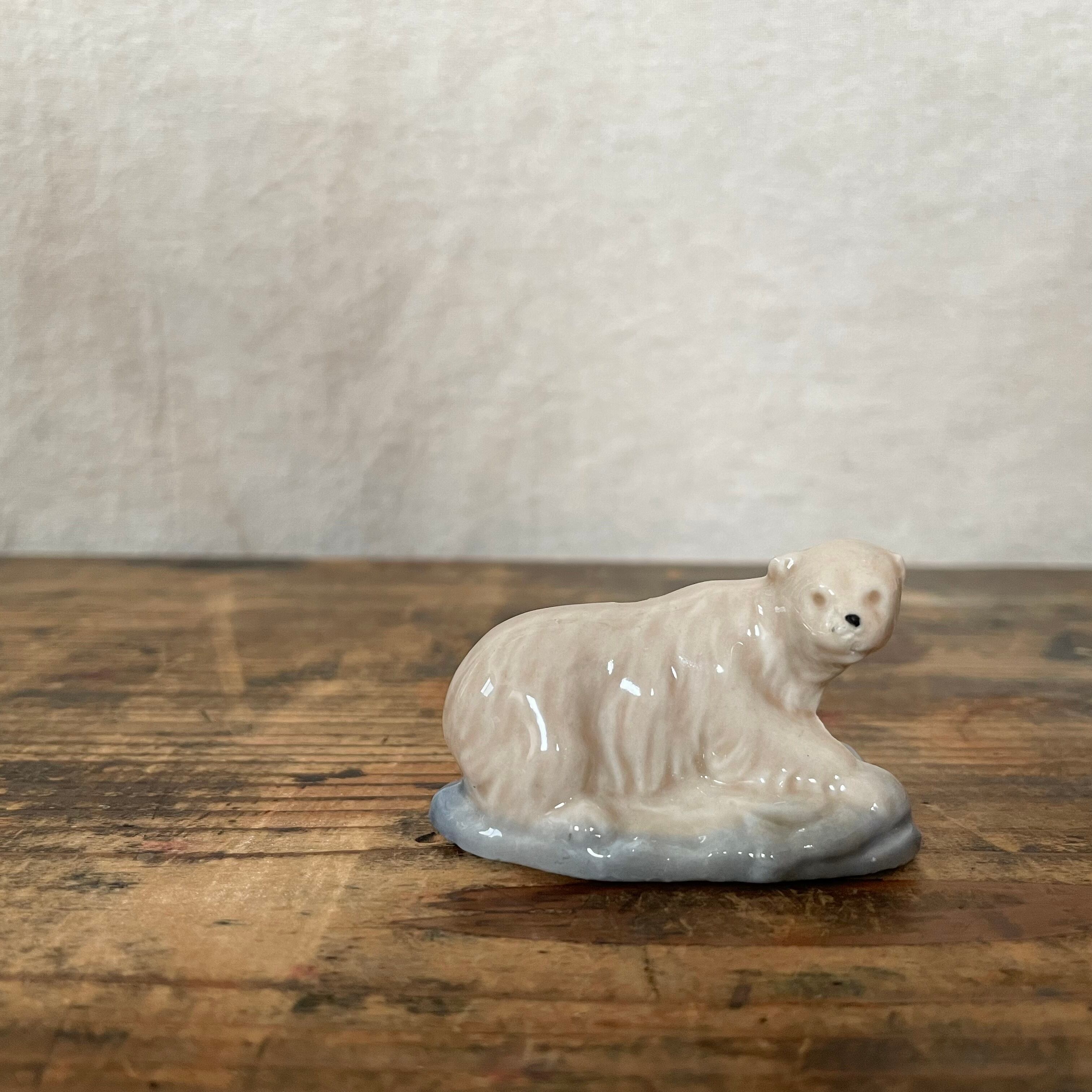 氷の上のシロクマさん