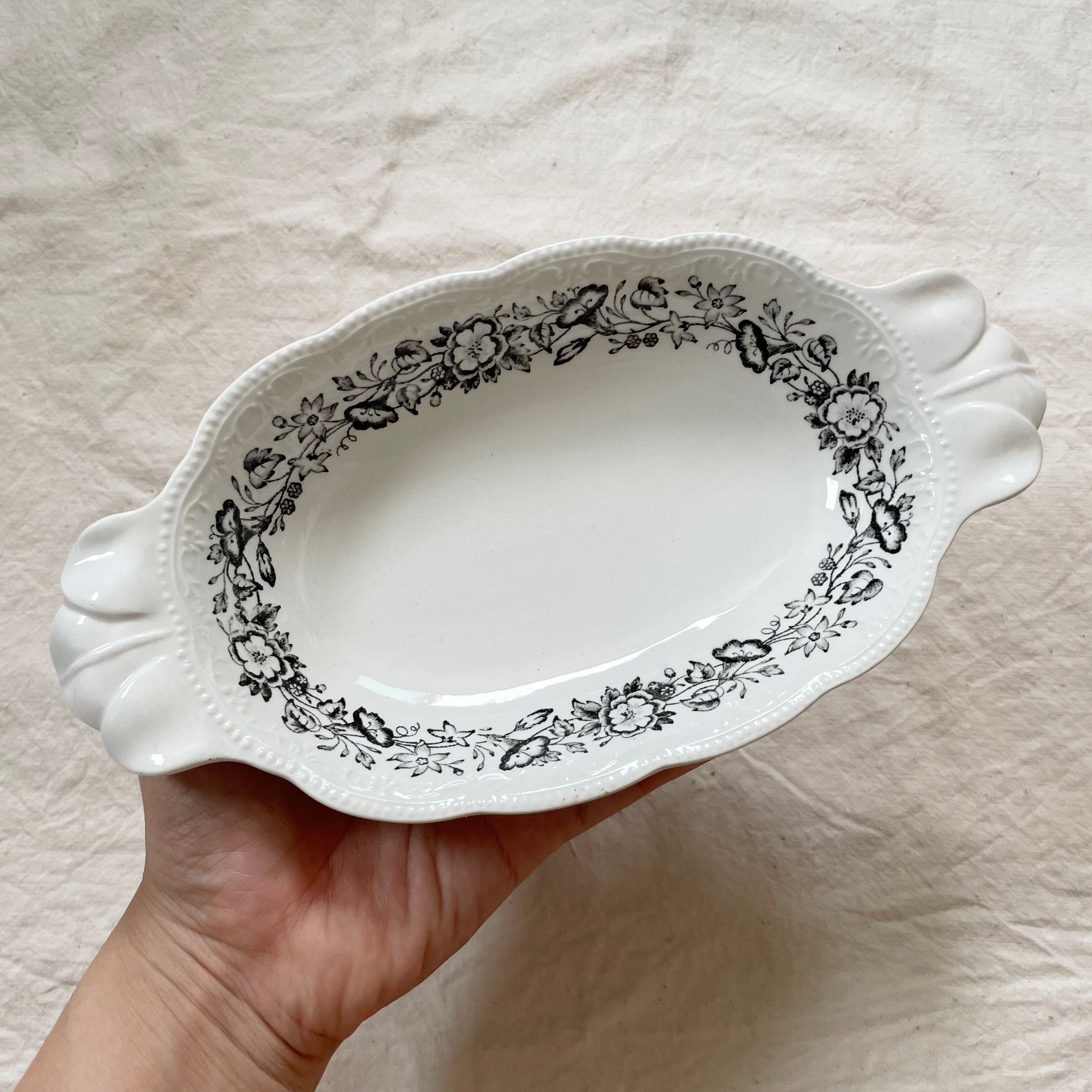 モノクロな花模様のオーバル