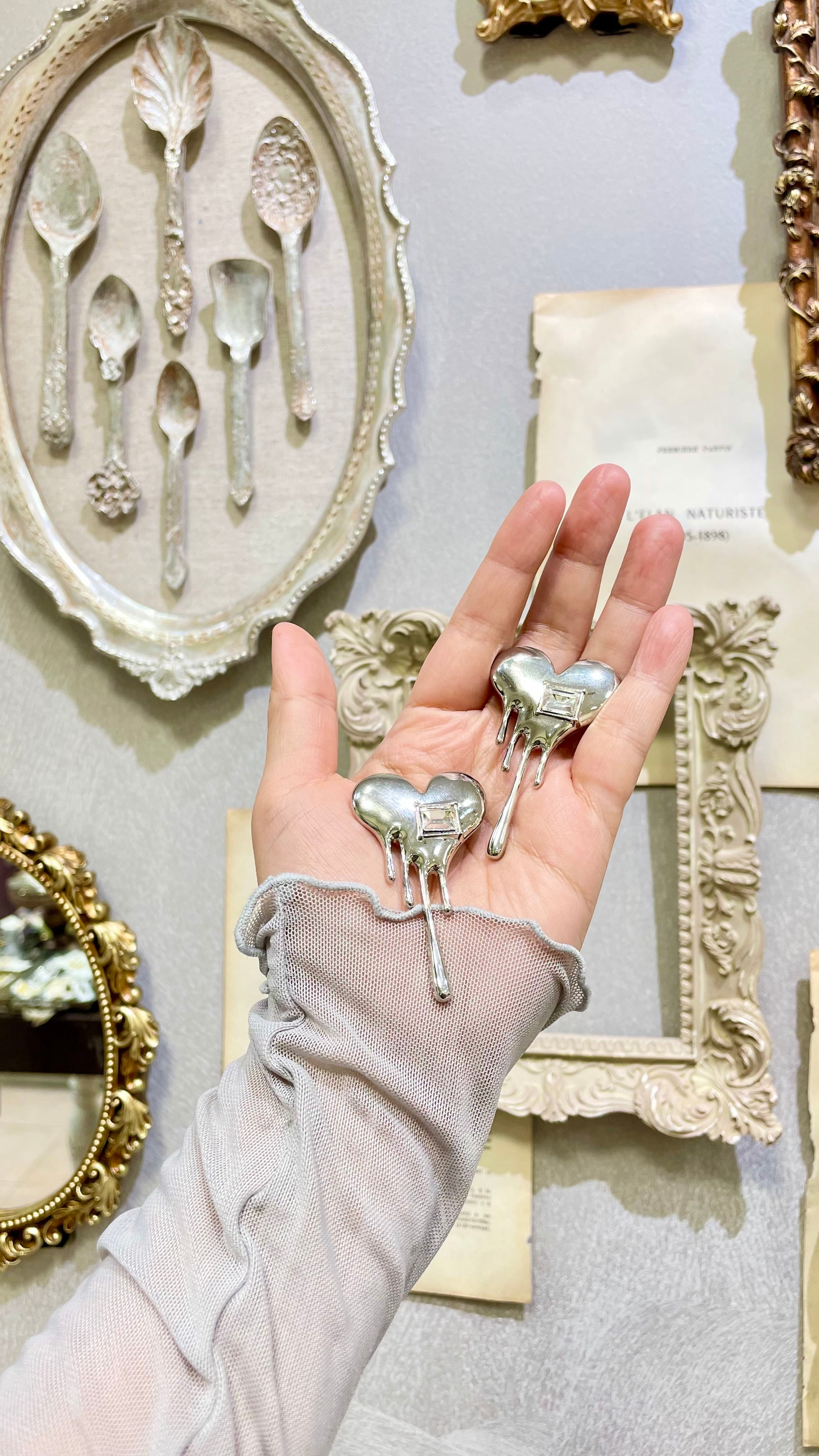 ハートブローチ Mrs.GREEN APPLE藤澤涼架様着用 | Atelier Lapipomme