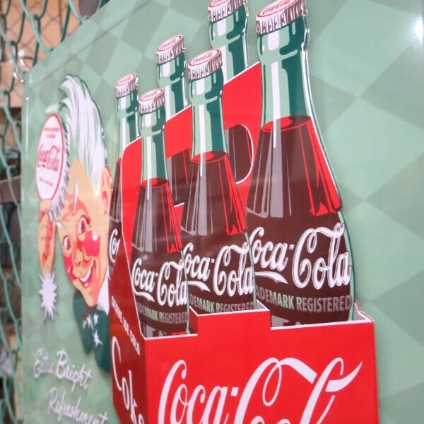 海外直輸入】エンボス メタルサインCOCA-COLA Extra Bright