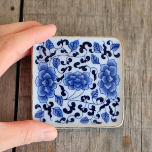 金彩 青絵 プレート 牡丹 ＊ おしゃれ アンティーク調 ナチュラル インテリア 店舗 ディスプレイ アクセサリートレー 小物入れ シノワズリ 香立て インセンストレー