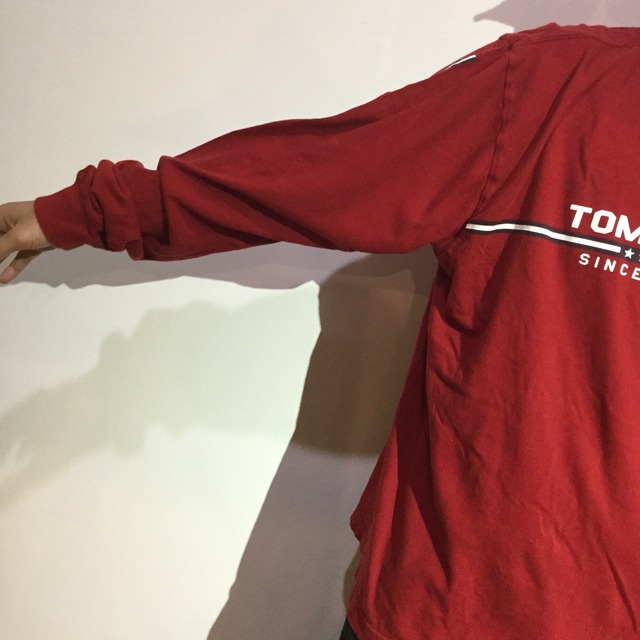『送料無料』Tommy  Jeans ロゴプリント入りロンTee Lサイズ 赤 ストリート
