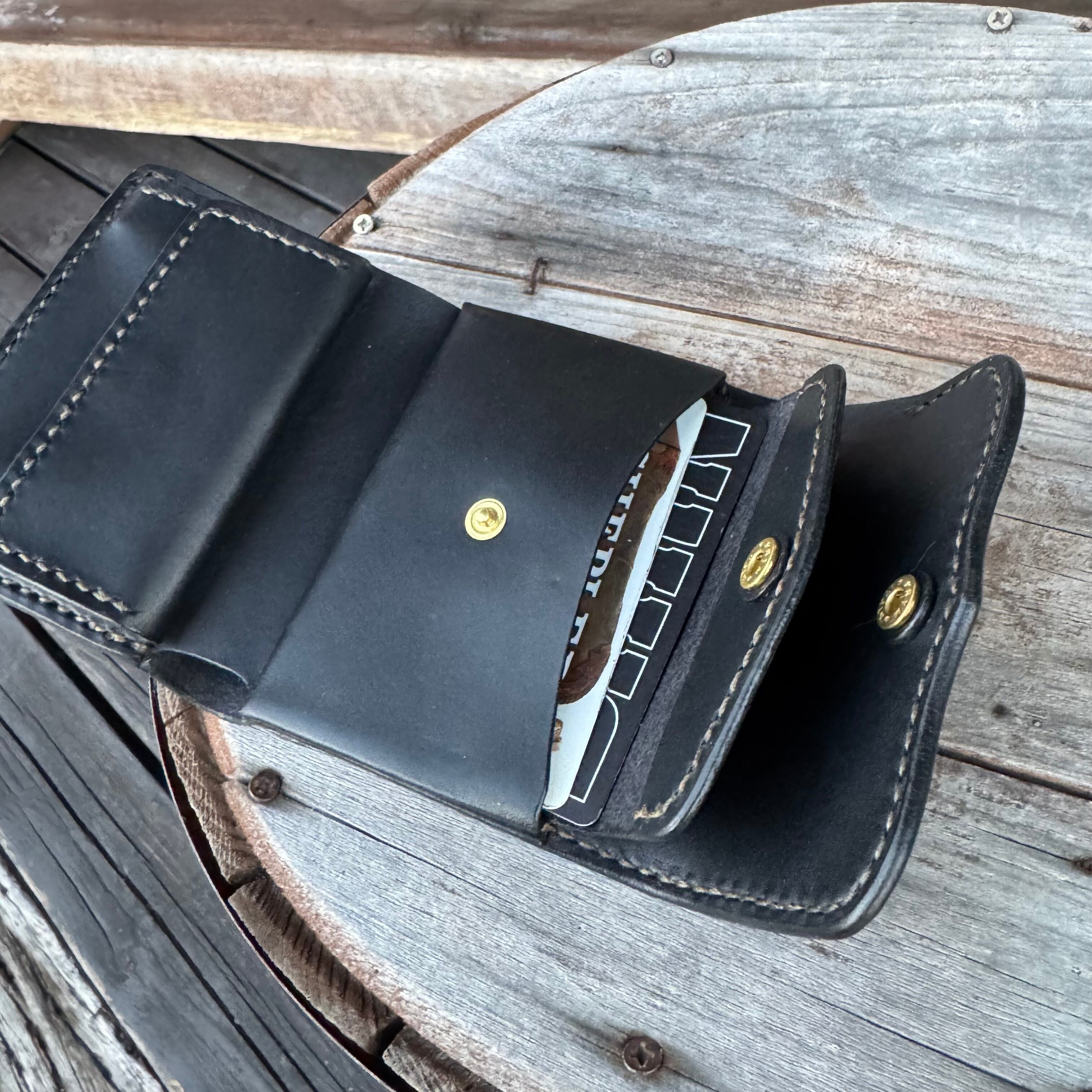 WHOLオリジナル 三つ折りミニウォレット ハンドメイド 財布 本革 牛革