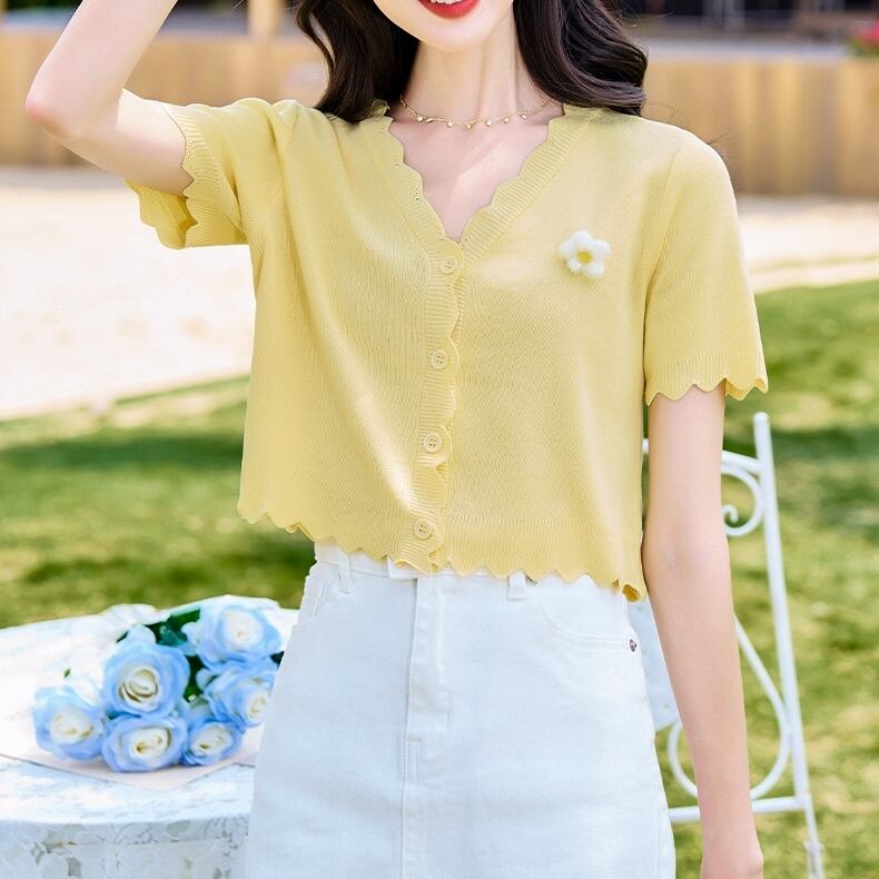トップス レディース カーディガン ニット ニットソー 半袖カーディガン カットソー 前開き 花柄 モチーフ付き 襟なし 半袖 スカラップ バイカラー レトロ きれいめ かわいい 大人可愛いVネック カジュアル クロップ丈 フェミニン 清楚 ラフ ガーリー キュート オフィス OL 通勤 通学 学生 お呼ばれ きちんと感 クール 休日 普段使い 着回し ファッション コーデ 10代 20代 30代 春 夏 秋 学校 プチプラ 海外 楽ちん ワンサイズ パープル イエロー ブラック ホワイト 送料無料