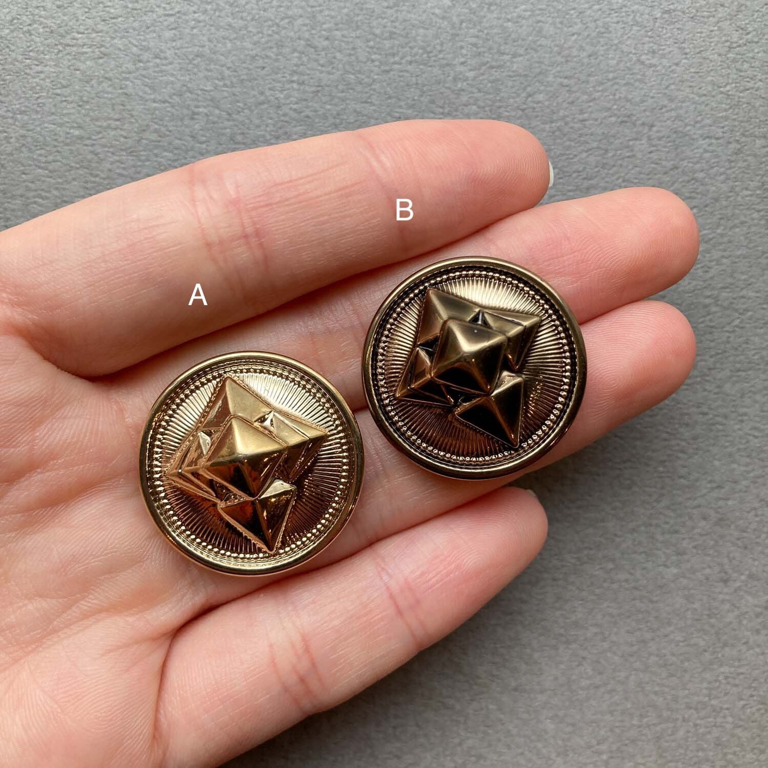 スタッズ風モチーフゴールドボタン（25mm） | Dua-アクセサリーパーツ