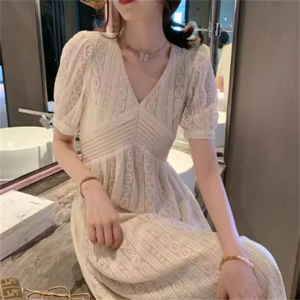 【送料無料】 ワンピース ロングワンピ ロング 袖あり 半袖 Vネック Aライン フレア レース 薄手生地 エレガント 可愛い 大人可愛い きれいめ シンプル カジュアル シック コンサバ 華やか 大人 上品 おしゃれ お洒落 レトロ 主役級 こなれ感 高見え 高級感 フェミニン 花柄 夏 レディース 女性用 ママ 20代 30代 40代 デート お出かけ 女子会 お呼ばれ 休日 お茶会 授業参観 着回し 普段使い ファッション コーデ スタイル 楽ちん 体型カバー 定番 プチプラ 着痩せ 大人カラー