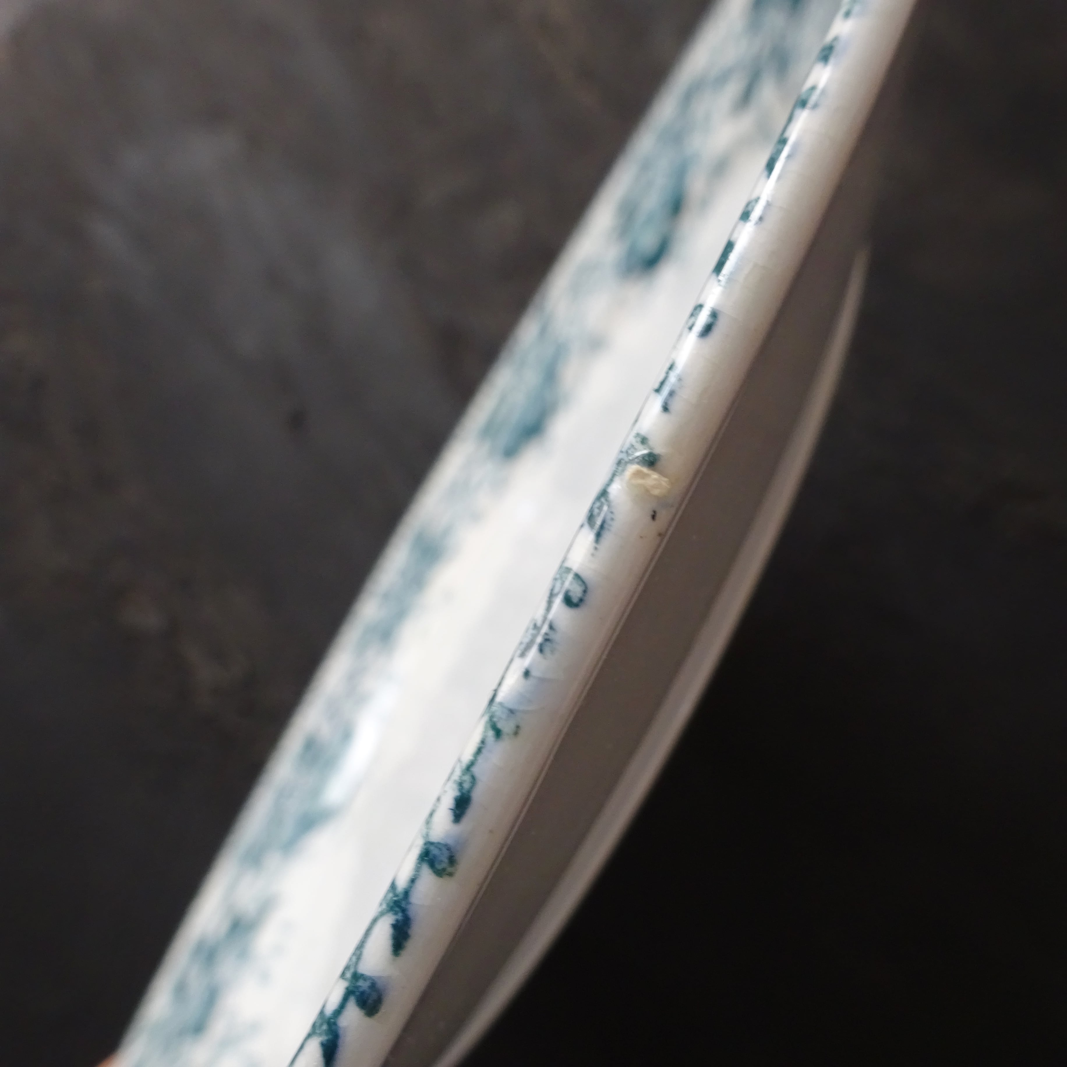 【 Épuisé 】T.F. Badonviller  modèle《CERISES》assiette plate (A)