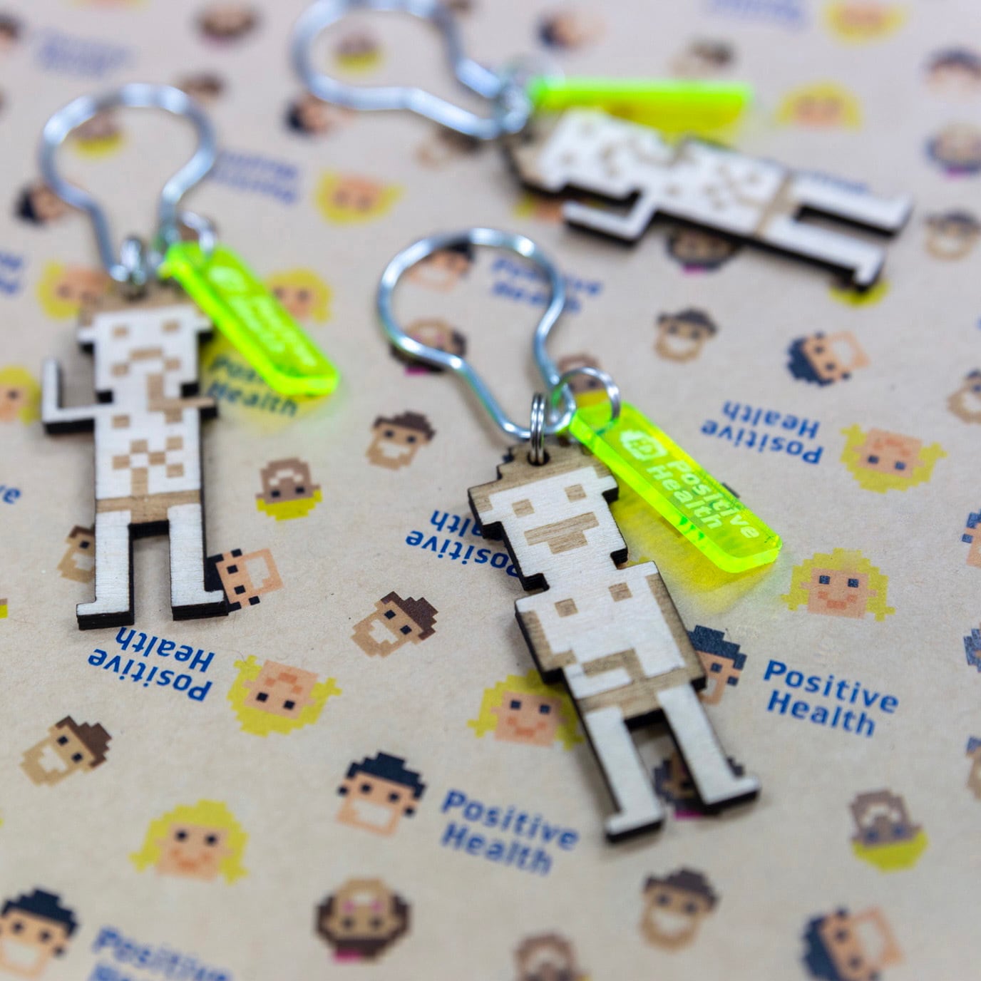 「極私的梅毒展」グッズ Positive Healthキーホルダー