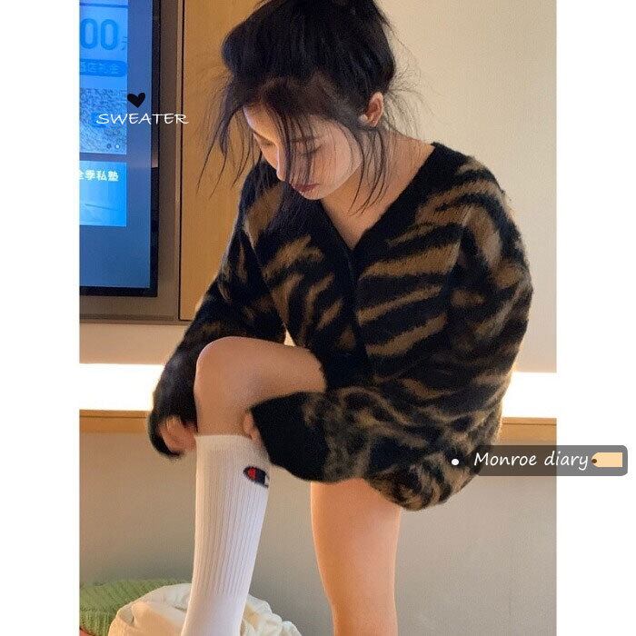 スタンダードパターンセーター コート Vネックレディースオータムウィンタールーズカーディガントップス レトロ 秋物 冬物 モンロー20087435956