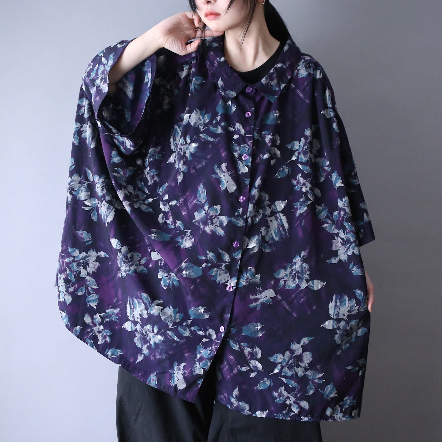 super wide over silhouette shoulder tuck design poison flower art h/s shirt