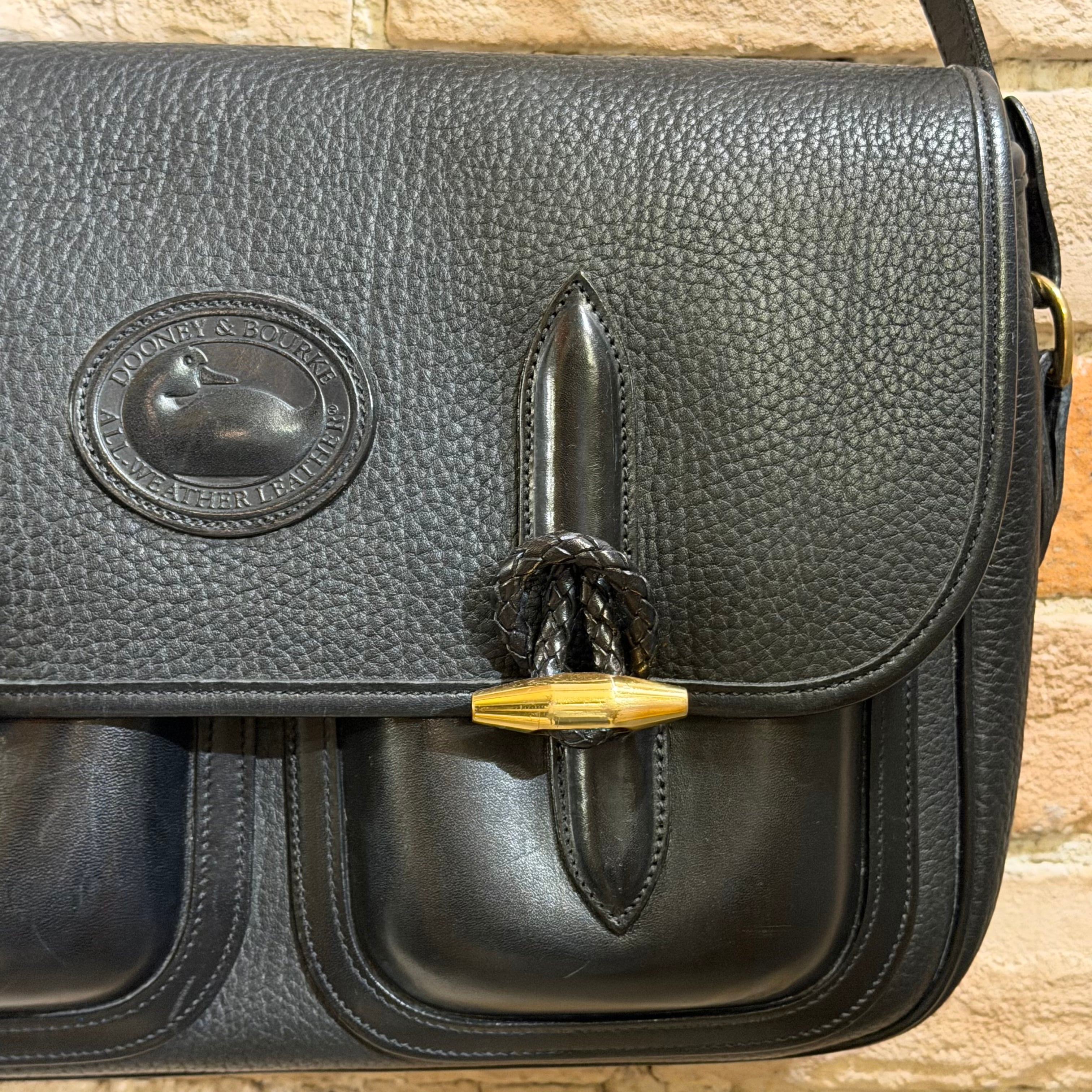 dooney&bourke USA製 ブラックレザーショルダーバッグ ドゥーニー