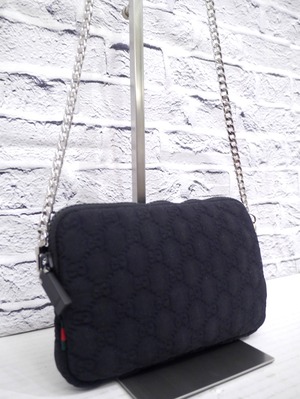 【美品】GUCCI グッチ GGエンボス 型押しデザイン チェーンストラップ クロスボディ ショルダーバッグ ポシェット ブラック 黒