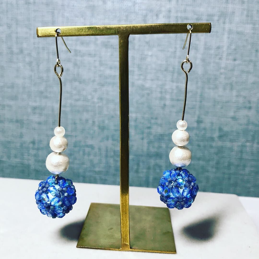 0041:サファイアブルーとコットンパールのピアス