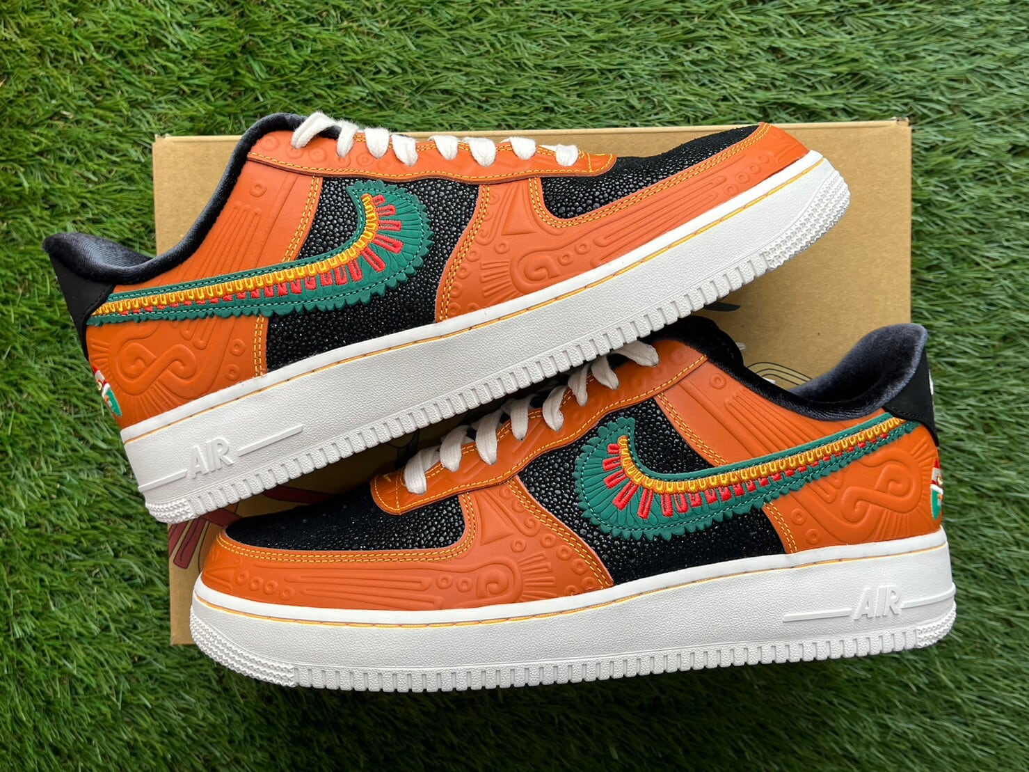 NIKE AIR FORCE 1 
