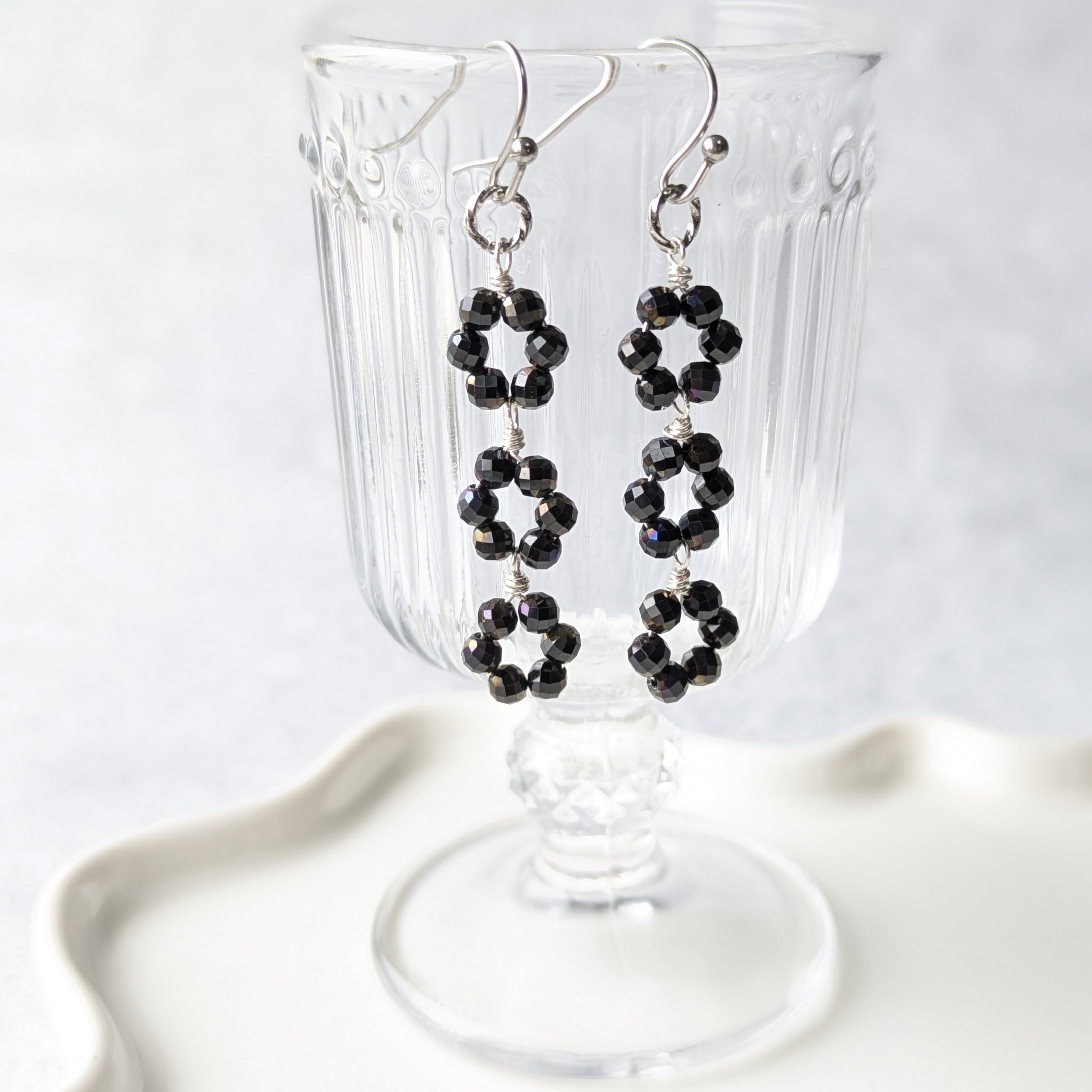 天然石ブラックスピネル3連フラワー イヤリングorピアス | Twinkle M's