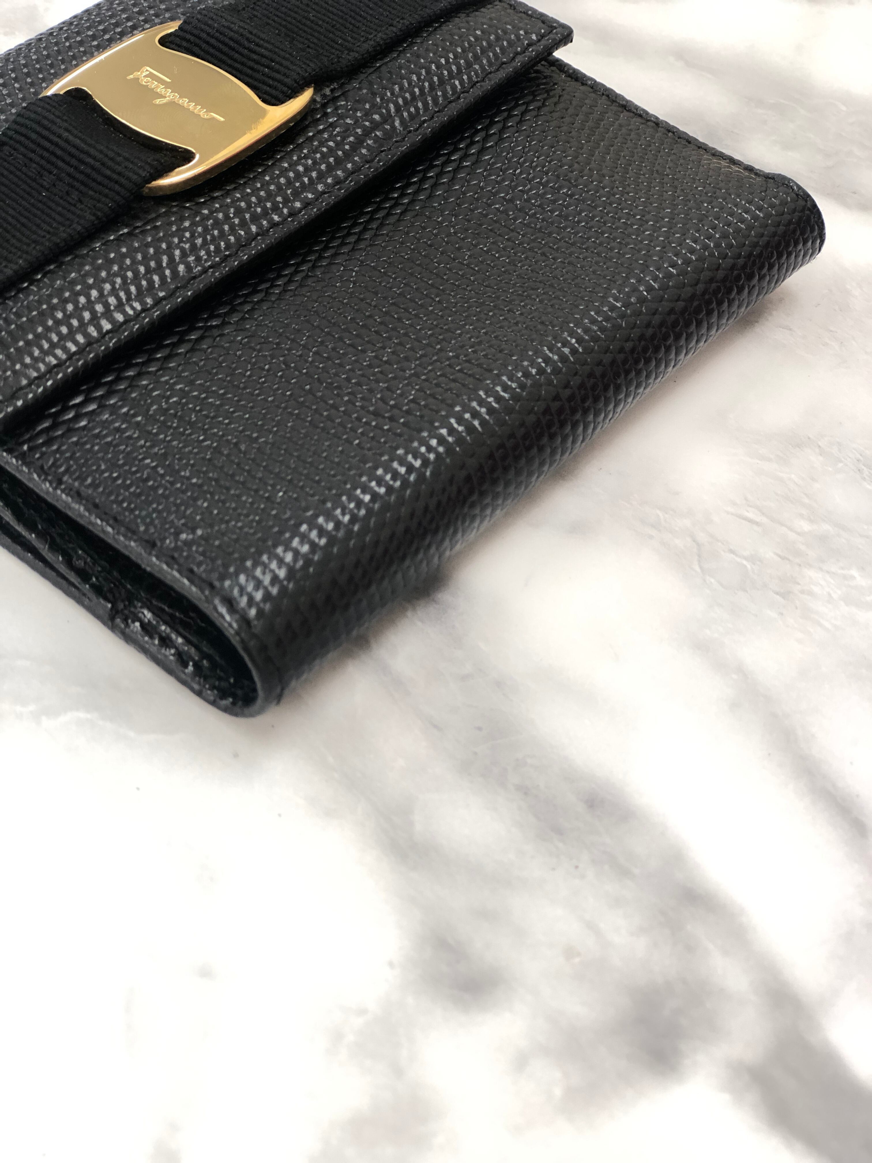 Salvatore Ferragamo サルヴァトーレ フェラガモ ヴァラリボン