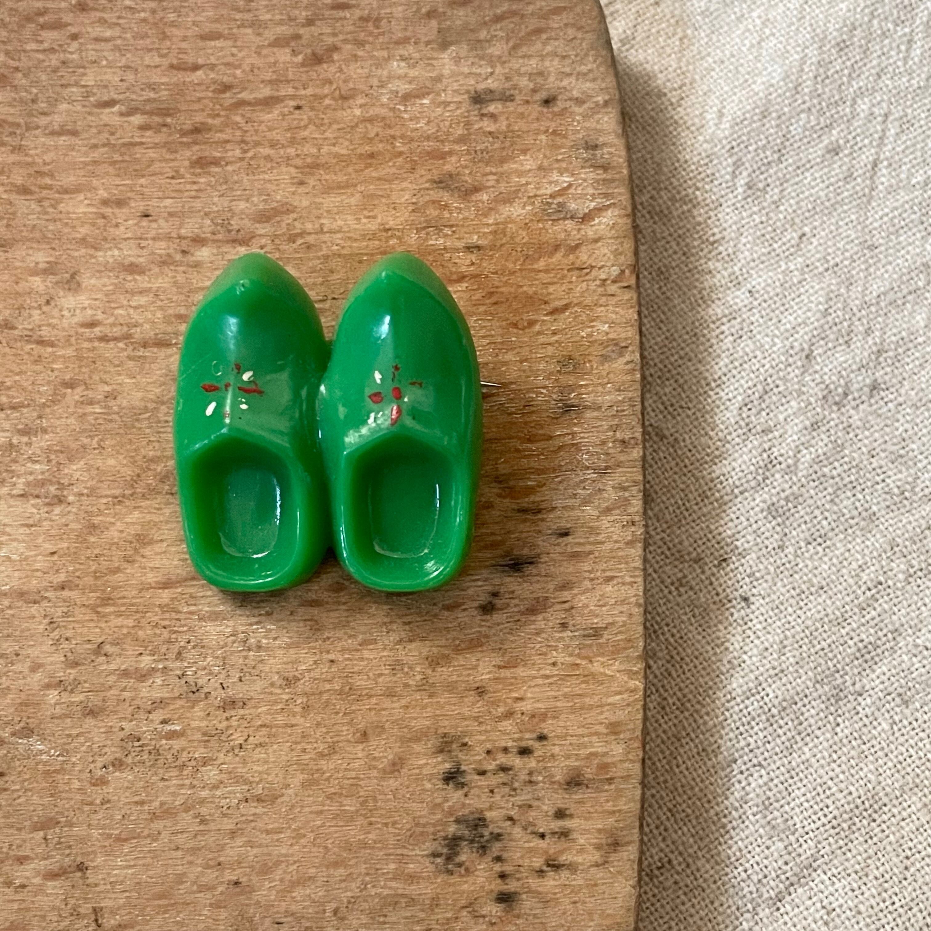 緑の木靴ブローチ