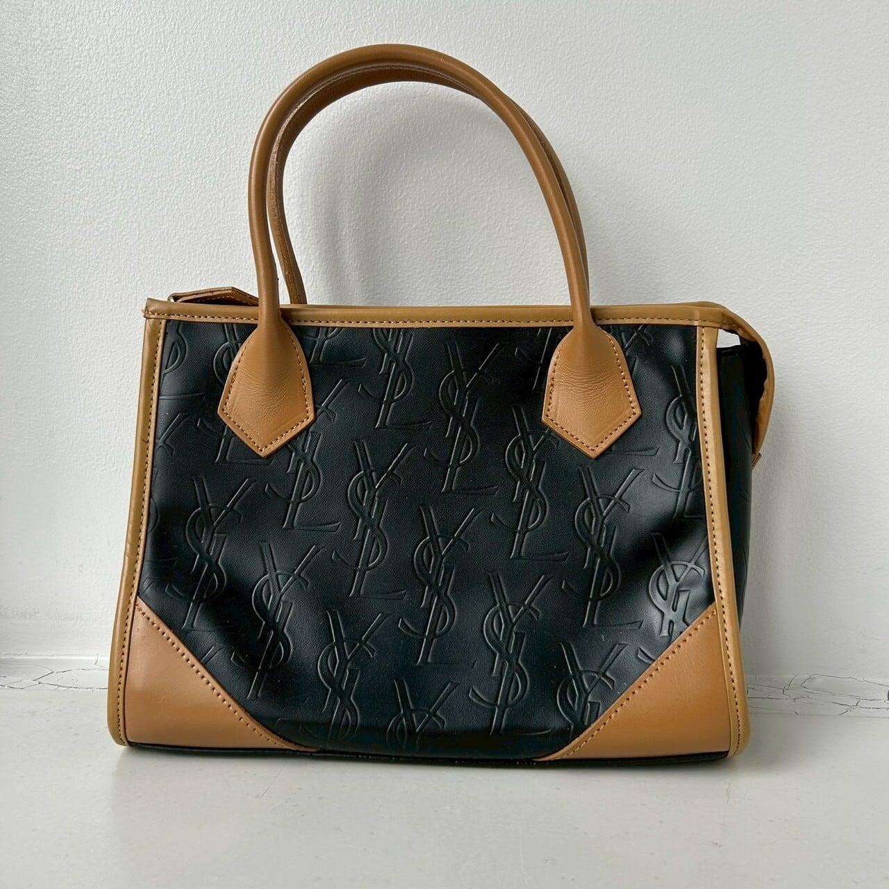 Yves Saint Laurent ハンドバッグ ブラック　ビンテージ vintage YVES SAINT LAURENT〈イヴ・サンローラン〉ハンドバッグ