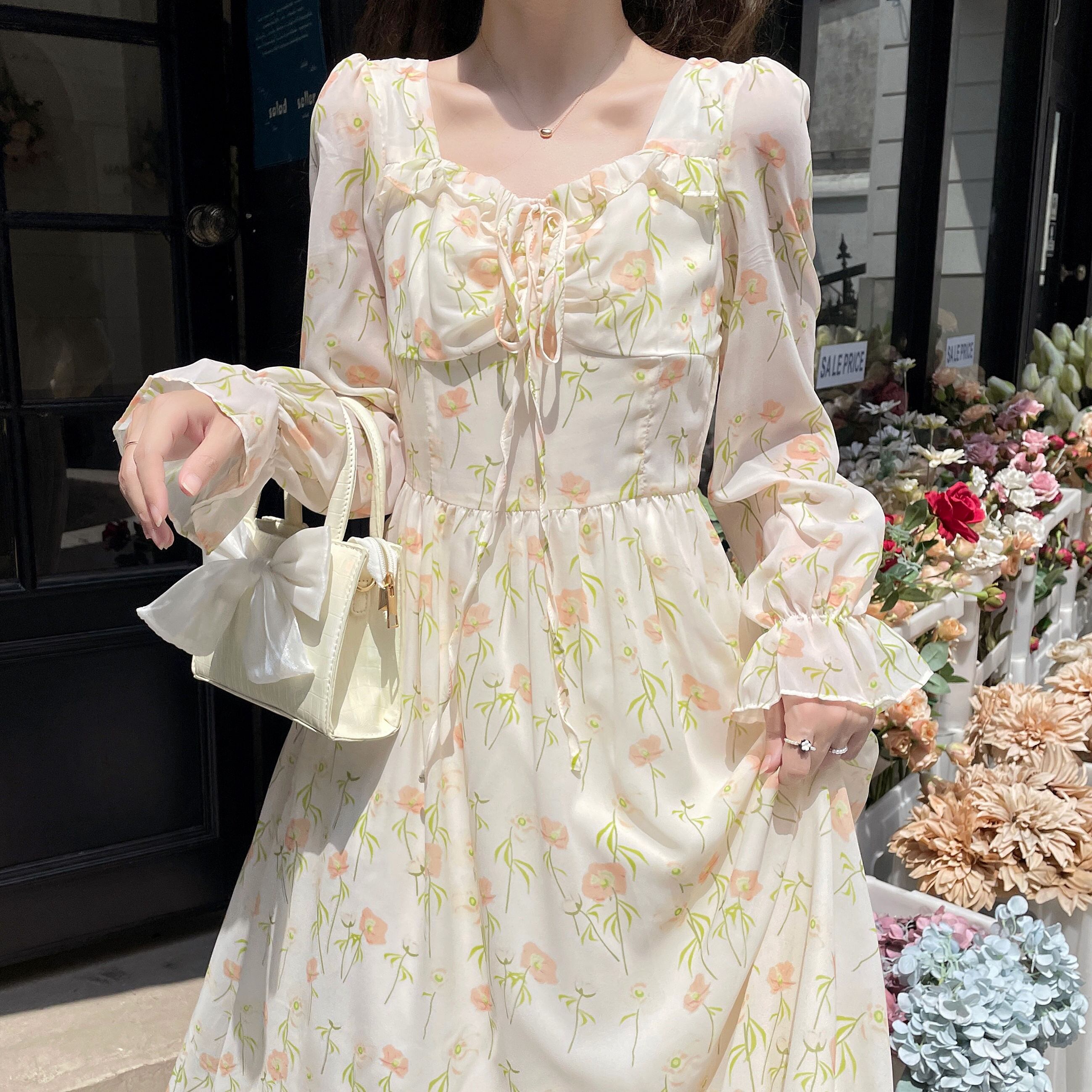 【着用レビュー】ワンピース レディース フレアワンピース 膝下 ミモレ丈 袖あり 長袖 ボリューム袖 パフスリーブ スクエアネック フレア 細身 裾フレア レース シフォン フリル リボン 透け感 ポリエステル かわいい 大人可愛い きれいめ 上品 清楚 おしゃれ お嬢様 おとな ナチュラル こなれ感 ラブリー キュート ガーリー 華やか 爽やか 花柄 小花柄 OL 通勤 学生 デート お出かけ 女子会 パーティー S M 春 夏 秋 記念日 食事会 二次会 10代 20代 韓国系 楽ちん 送料無料