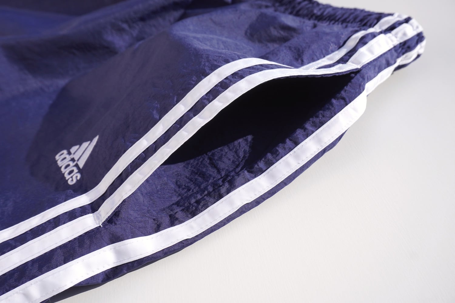 1990's [adidas] 万国旗タグ 3ストライプス&パフォーマンスロゴ