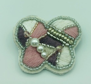 ブローチ　蝶　ビーズ　刺繍　　002