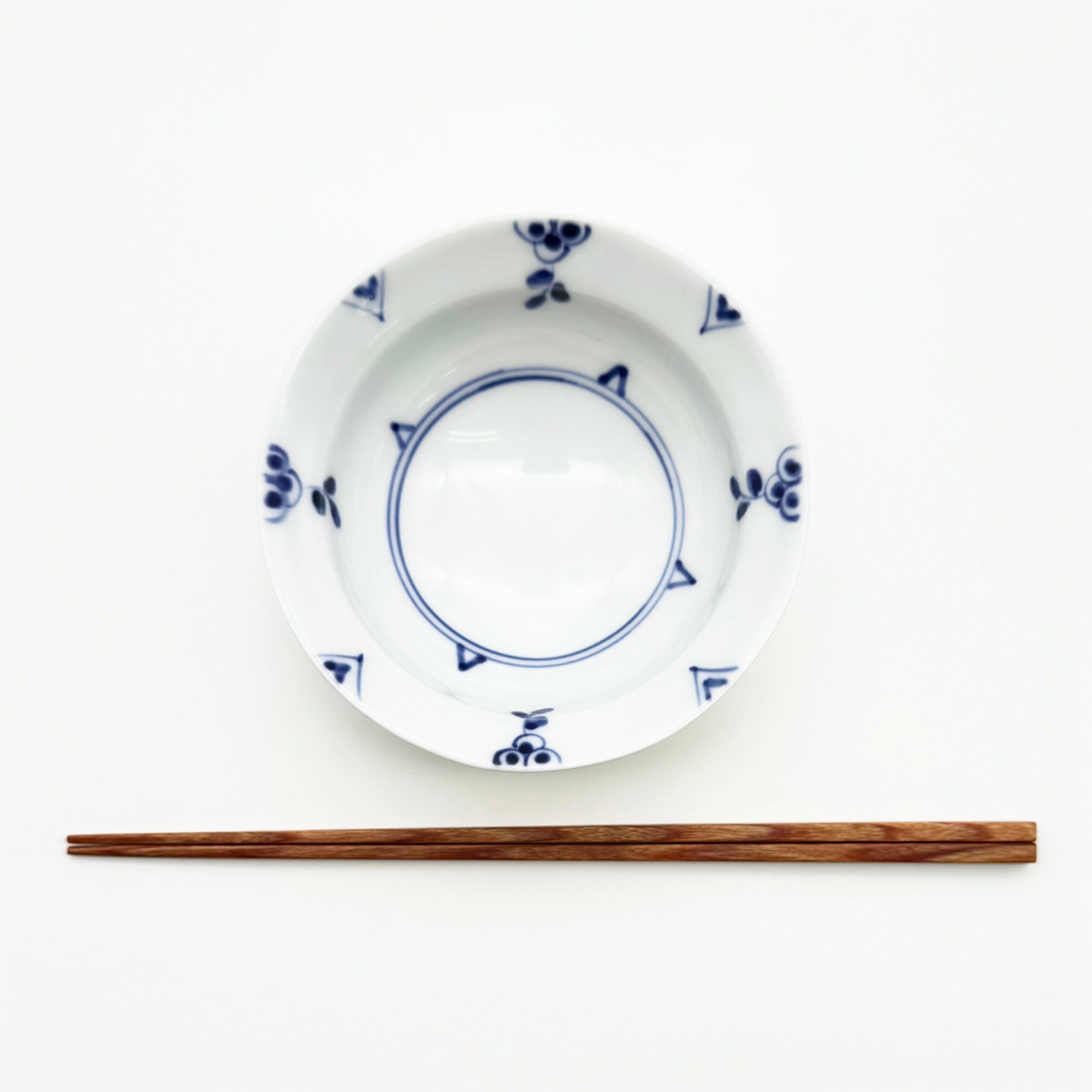 染付剣先小花 リム小鉢 | 24to3［西富陶磁器オンラインストア 有田焼