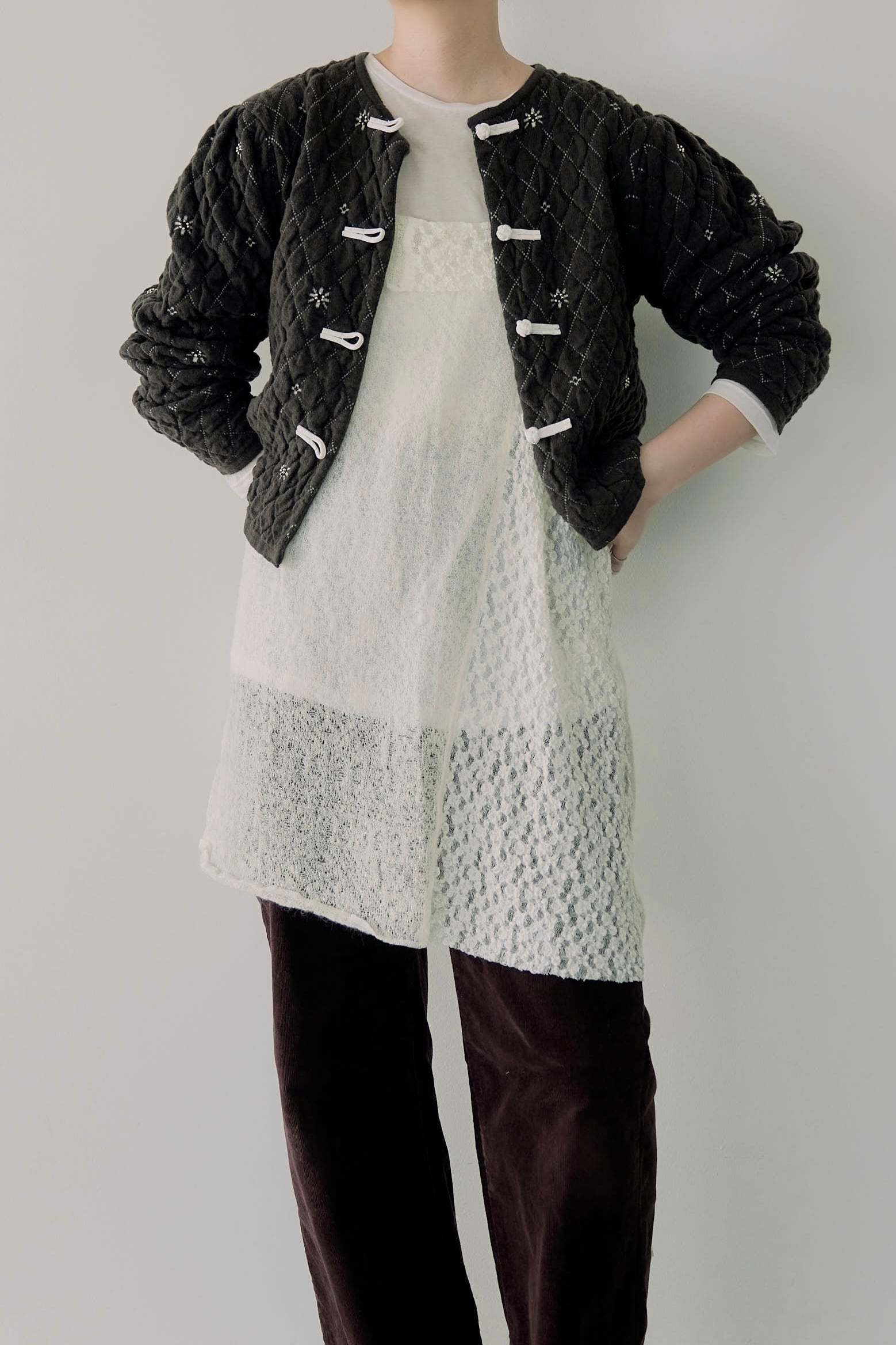 Quilting flower beads cardigan BROWN | tyn.TGOR