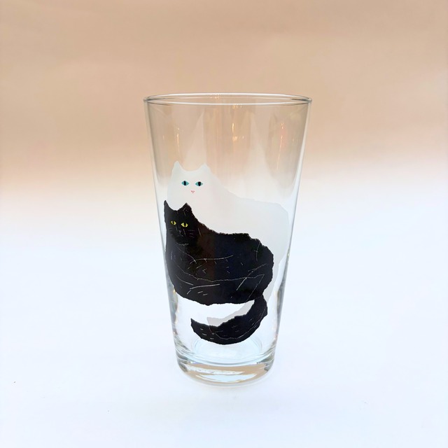 うそみたいなコップ｜白ねこと黒ねこのなかよしタンブラー