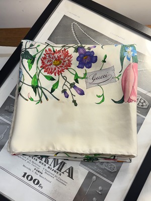 GUCCI / vintage flower motif scarf.
