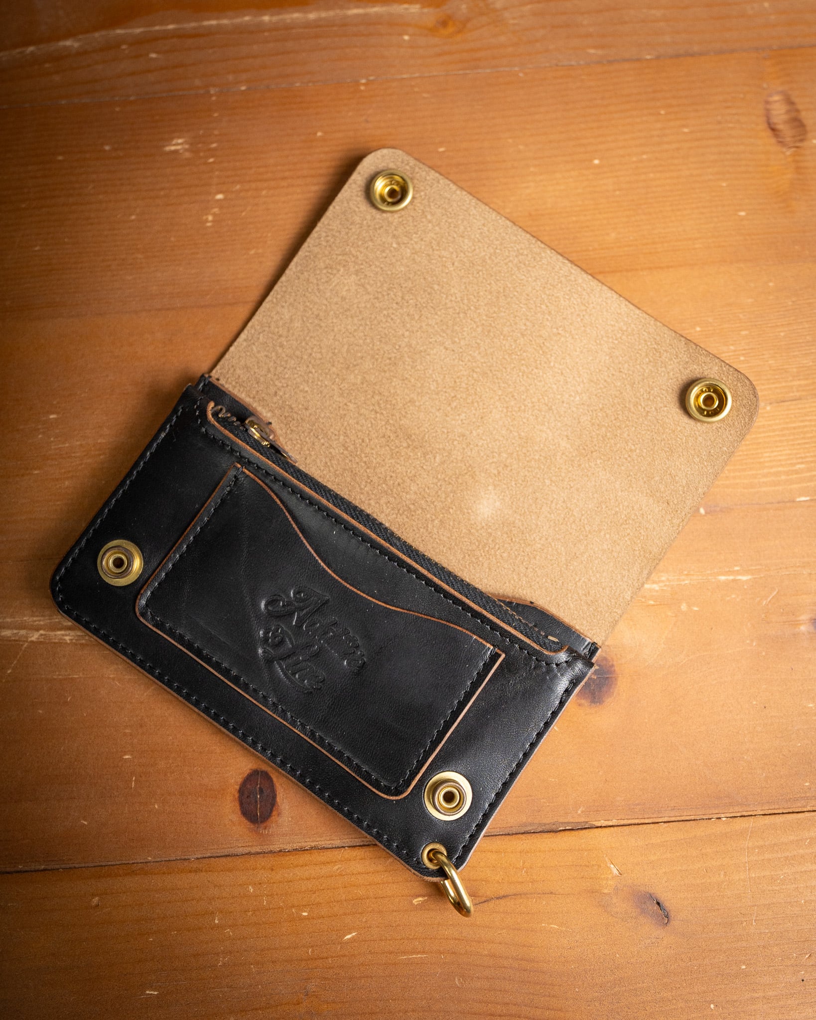 Additive and Line】Middle Tracker Wallet MTW-004 Maryam Horse Butt