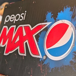 送料無料！ちょうどいいブリキ看板【 PEPSI MAX( ペプシ マックス ) 】Pepsi-Cola ペプシコーラ / METAL SIGN / メタルサイン / ブリキ看板 / サインボード / ビンテージ加工〚アメリカン雑貨 アメトイ〛