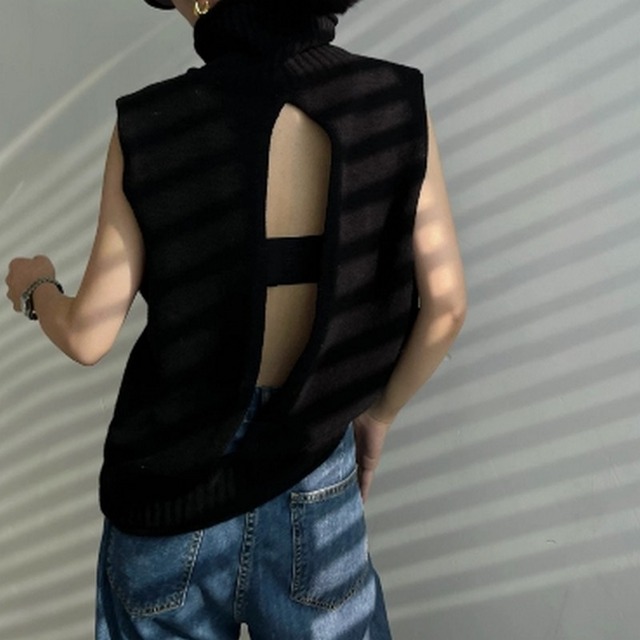 sleeveless back-designed knit　W00036