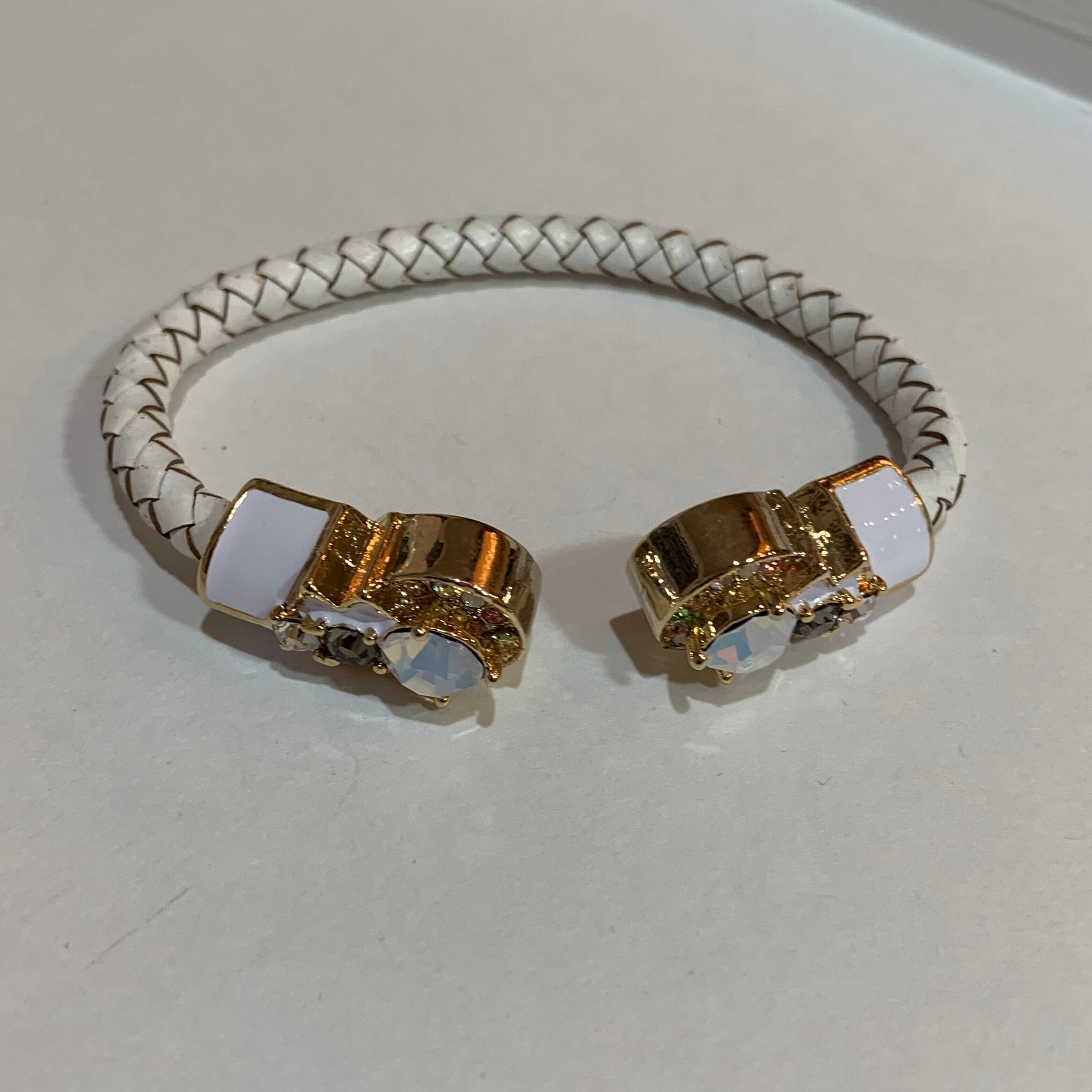 フェイクレザーブレスレット(白色)