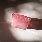 いちごのかき氷のような花瓶