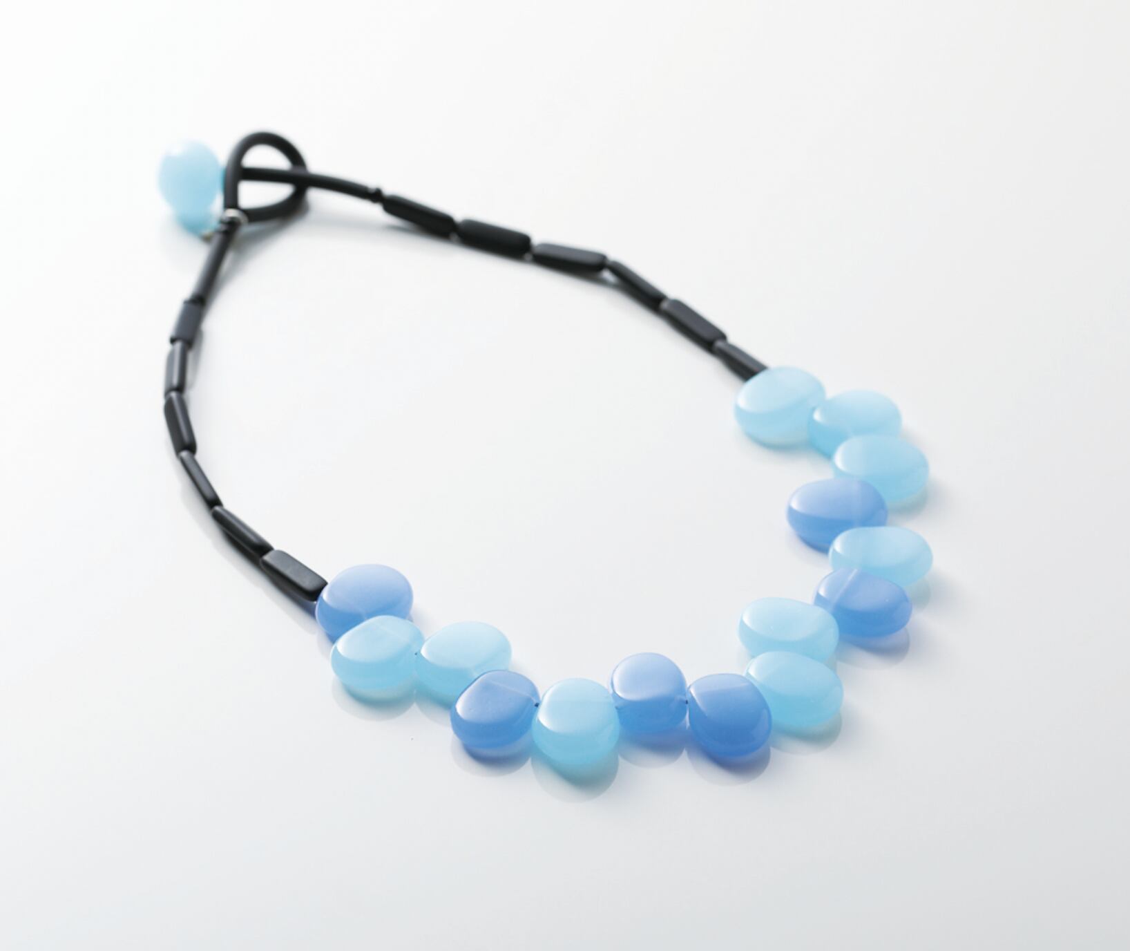 【Delia (デリア)】 チョーカーネックレス (スカイブルー)
