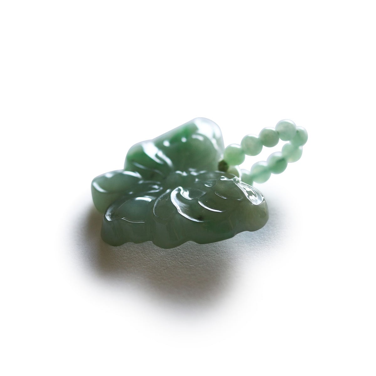 幸せの知らせを運んでくる生き物 緑蝶 ペンダントトップ A貨翡翠