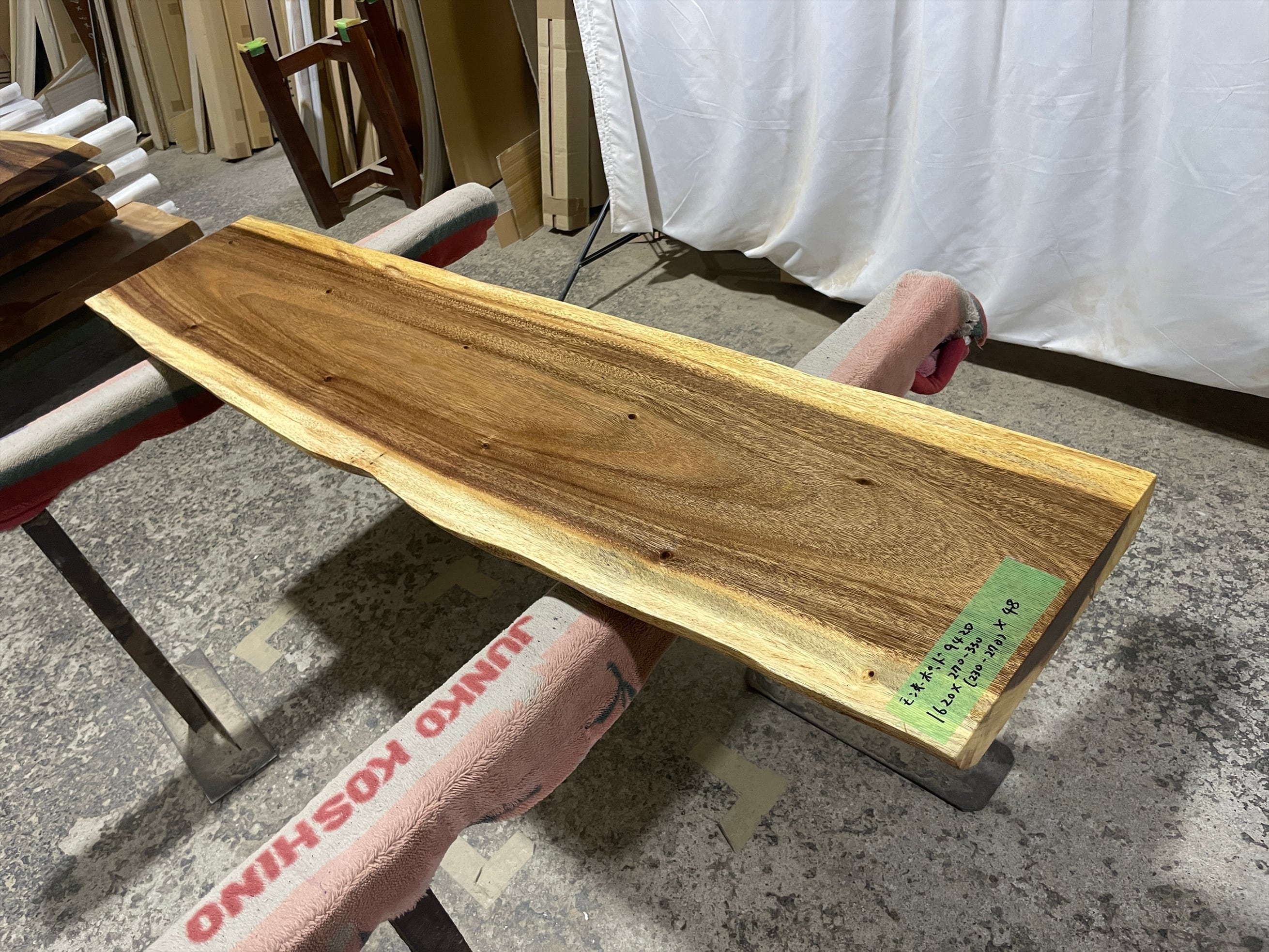 ローテーブル | 銘木無垢材一枚板の来宝綜合銘木工業株式会社