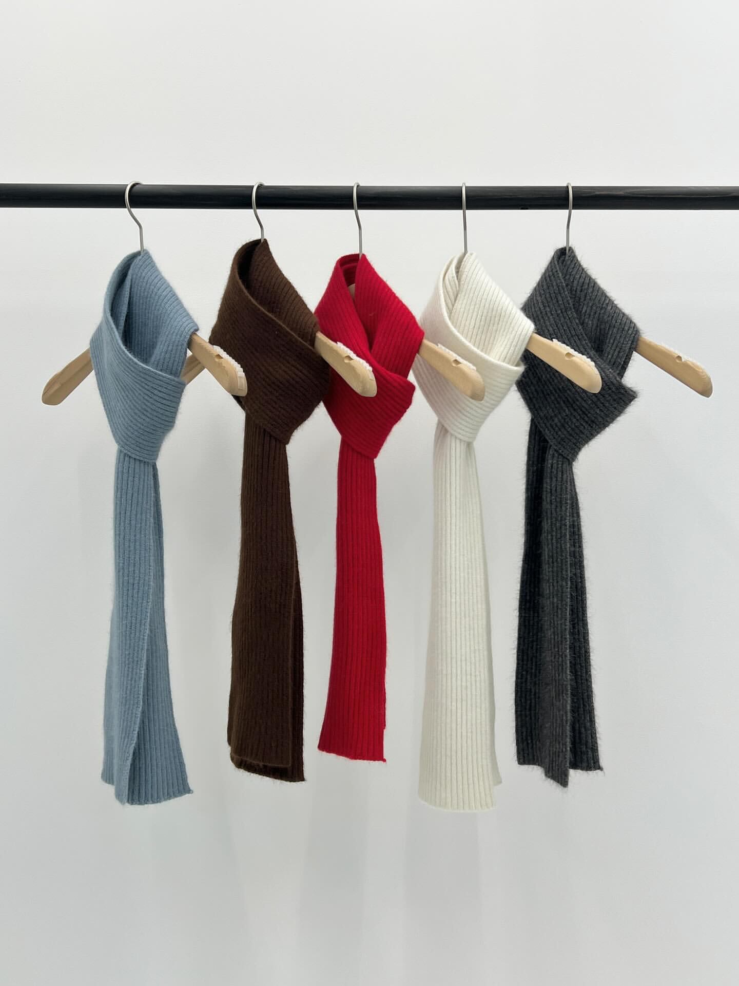 (予約) verveine / Bern raccoon rib muffler / 5color