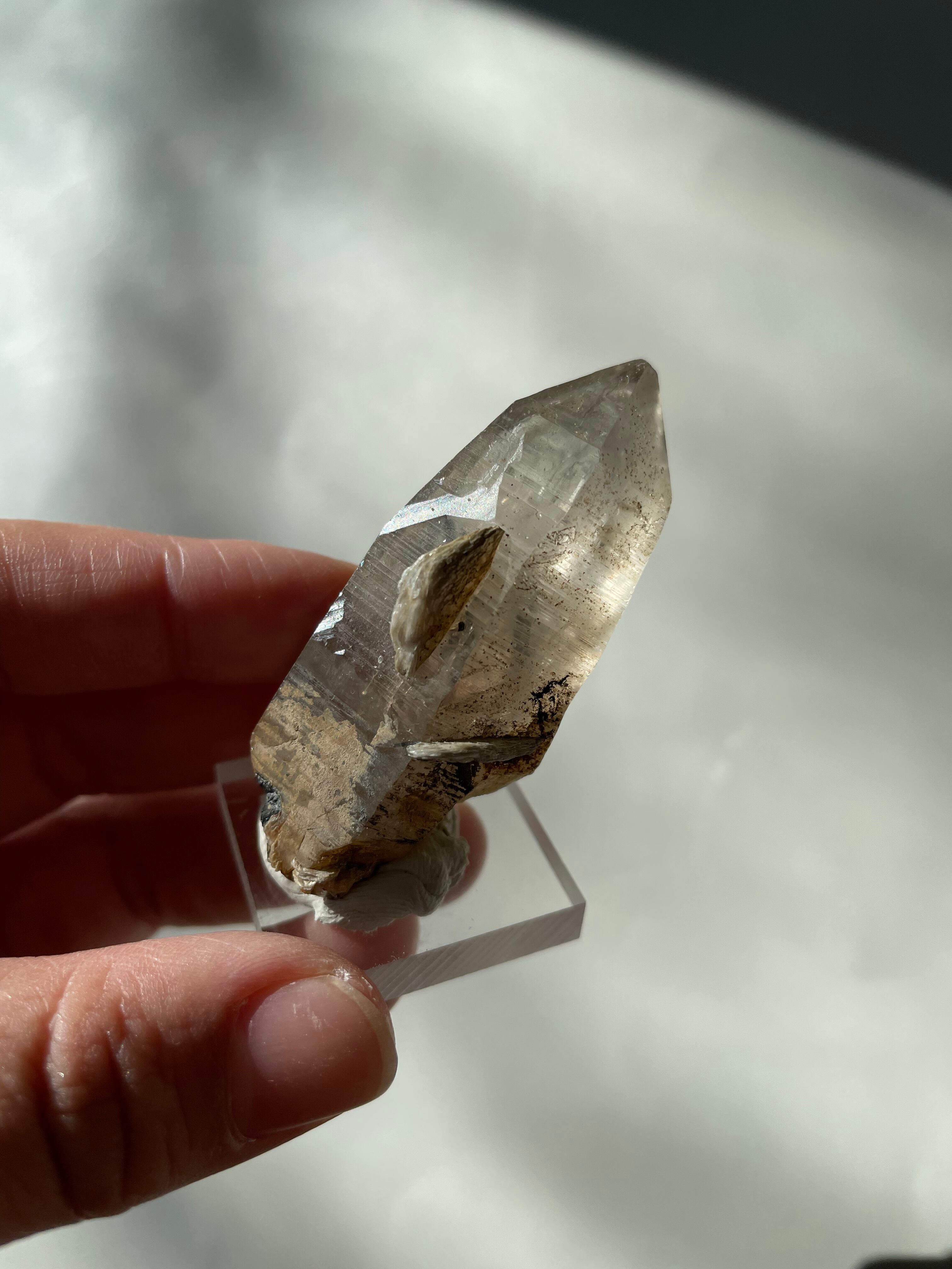 パキスタン　ギルギット　スカルドゥ産　ヒマラヤ水晶　マイカ　ブラックトルマリン　スモーキークォーツ　虹