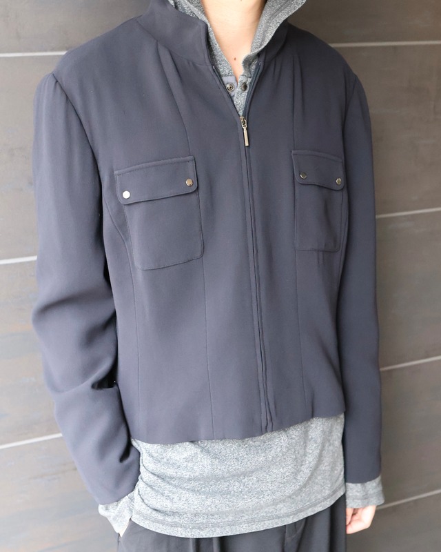 Short-length zip-up blouson