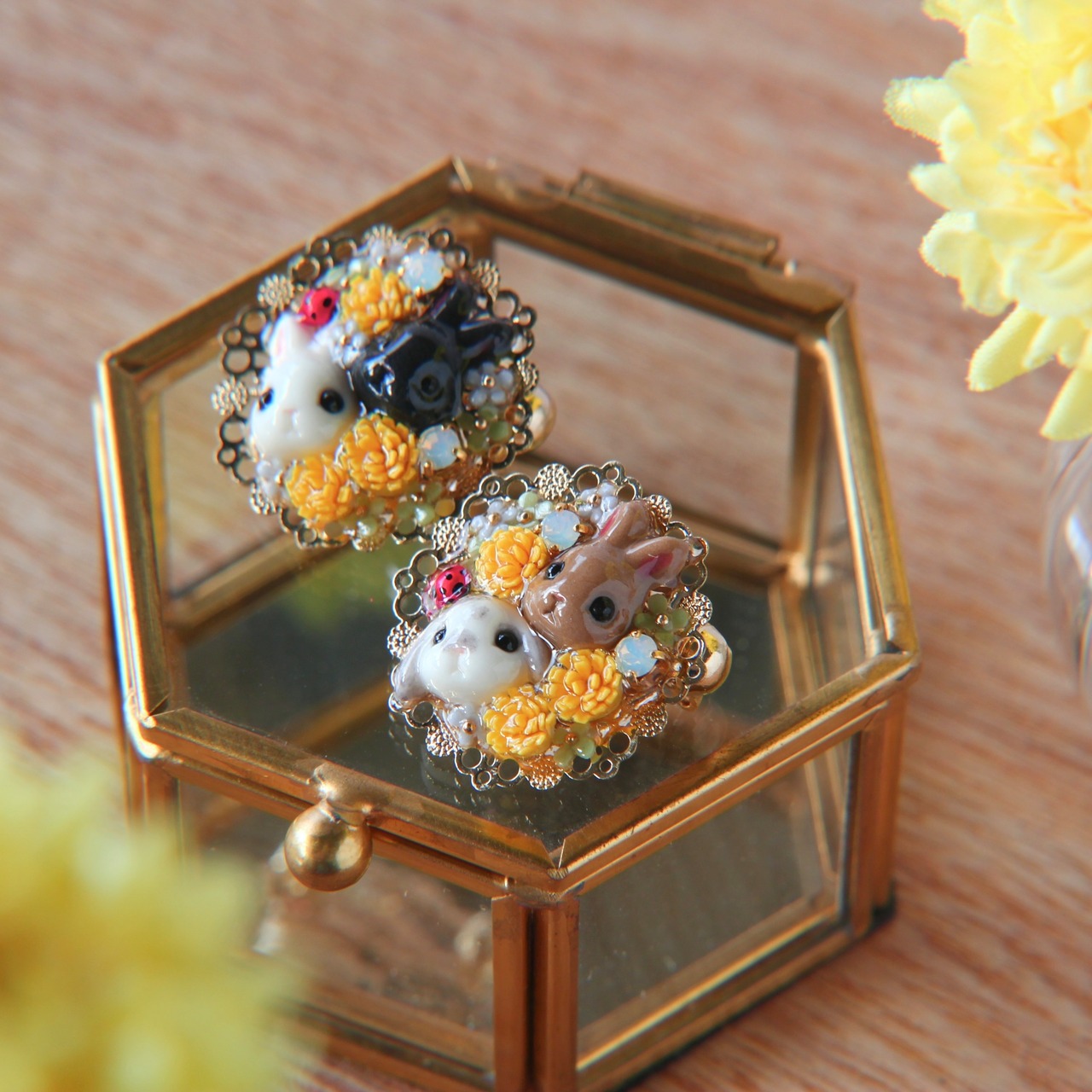 うさぎとたんぽぽブローチ